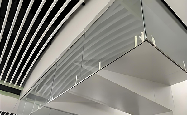 定边玻璃挡烟垂壁