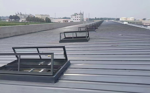 某中学室内体育馆定边排烟窗改造项目