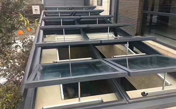 某轨道交通车辆维修车间定边排烟窗应用