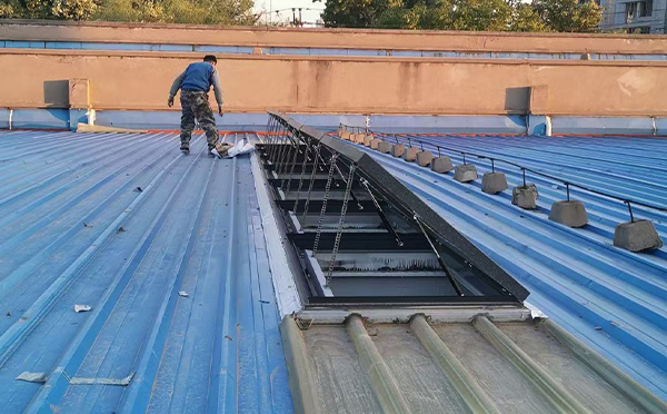 某区域性物流仓储中心定边排烟窗系统安装项目