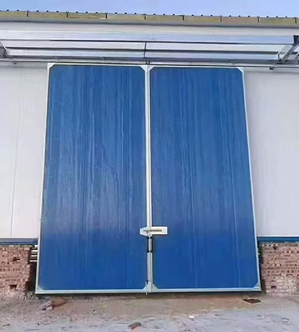 定边工业门在大型仓储物流通道中的应用实例